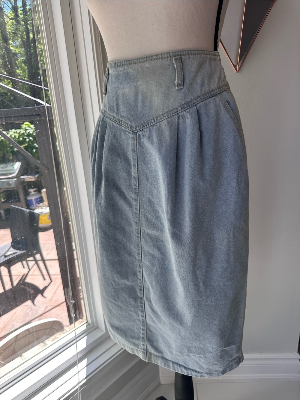 VINTAGE Classic Light Blue Denim Jean Pencil Skirt Button-Up Back Size Small